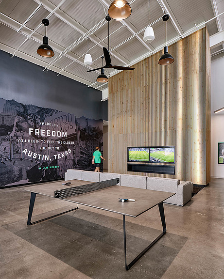 A room with a table and a tv and lights.